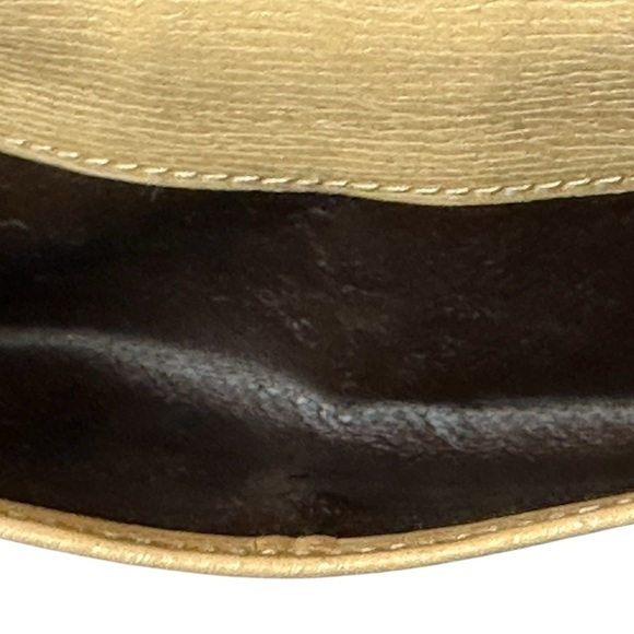 Gucci Tan Wallet with Textured Leather and Metallic Clasp - Picture 11 of 13